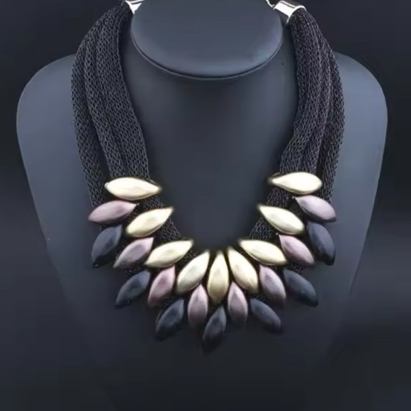 Josiane - Black and Gold Hand Braided Retro Statement Necklace. 2025 Trends - Picture 3 of 4